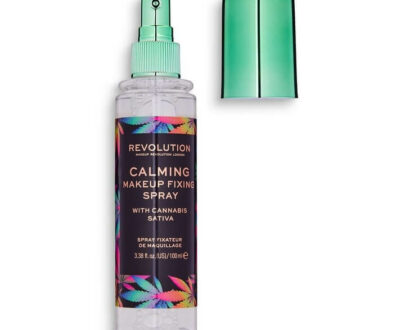 Revolution Fixačný sprej na make-up Calming (Makeup Fixing Spray) 100 ml