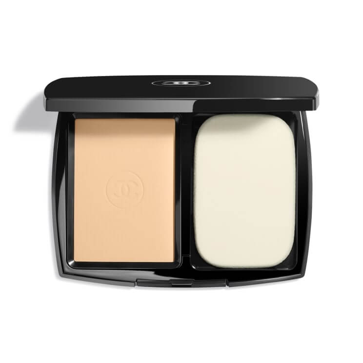 Chanel Dlhotrvajúci kompaktný make-up ( Ultra wear All-Day Comfort Flawless Finish Compact Foundation) 13 g B20 Chanel Dlhotrvajúci kompaktný make-up ( Ultra wear All-Day Comfort Flawless Finish Compact Foundation) 13 g B20