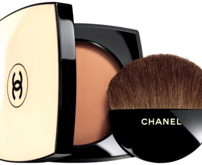 Chanel Rozjasňujúci púder Les Beiges (Healthy Glow Sheer Powder) 12 g N70