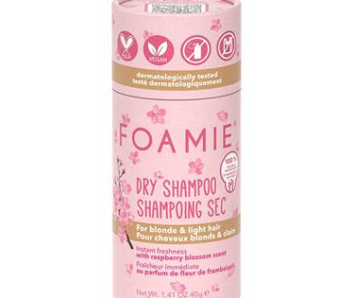 FOAMIE Suchý šampón pre blond a svetlé vlasy Berry Blonde 40 g